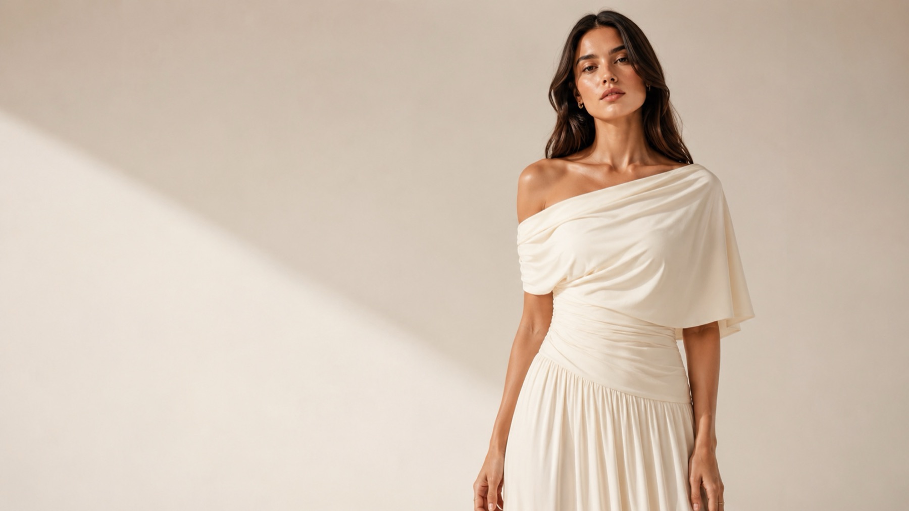 Coleção Verão Payra — vestido drapeado em creme